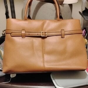 Chic Tan Handbag with Zipper Detail